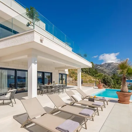 Maris, 10m From Beach, Infinity Pool Villa *