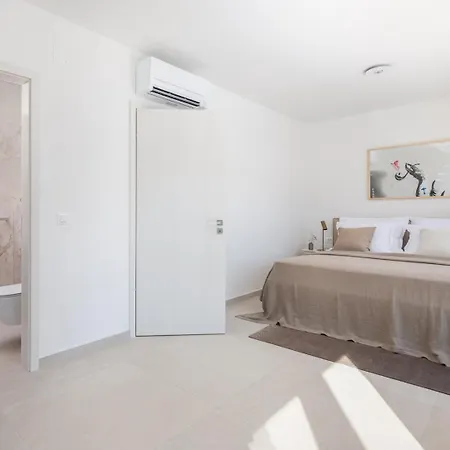 Villa Maris, 5m Sea Beach, Heated Pool, Sauna *