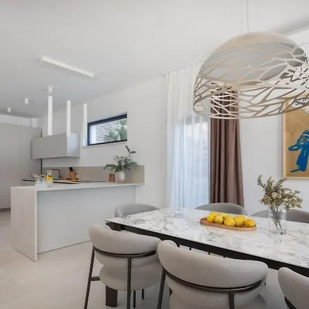 Villa Maris -Heated Pool,Sauna,First Row Sea Beach Kuciste