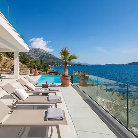 Maris, 5m Sea Beach, Heated Pool, Sauna Villa