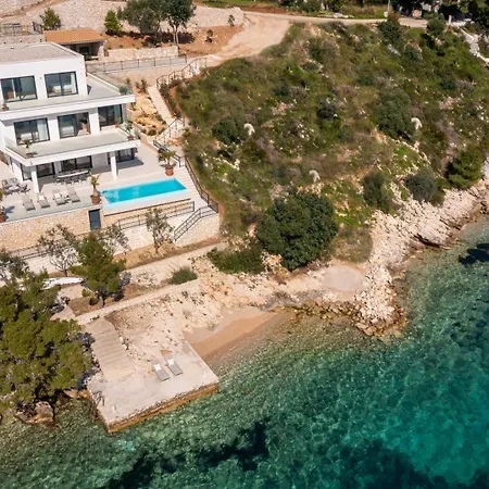Maris, 10m From Beach, Infinity Pool Villa