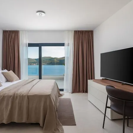 Maris -heated Pool,sauna,first Row Sea Villa Kuciste