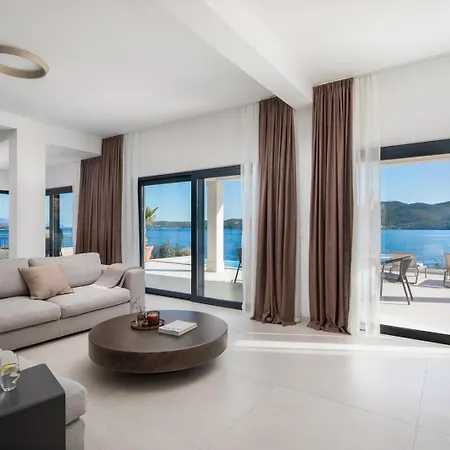 Vila Maris -heated Pool,sauna,first Row Sea *