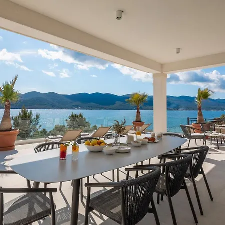 Maris -heated Pool,sauna,first Row Sea Vila