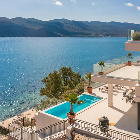 Maris -heated Pool,sauna,first Row Sea Villa