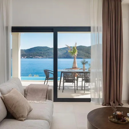 Maris -heated Pool,sauna,first Row Sea Vila Kuciste