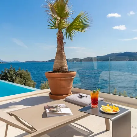 Maris -heated Pool,sauna,first Row Sea Villa Kuciste