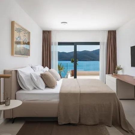 Maris, 5m Sea Beach, Heated Pool, Sauna Villa *