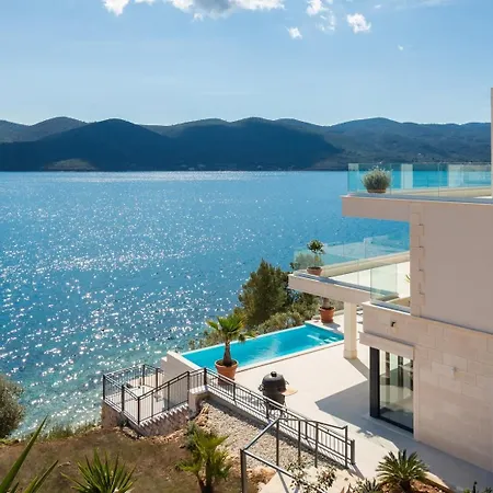 Maris -heated Pool,sauna,first Row Sea Villa Kuciste