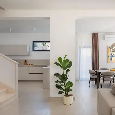 Maris -heated Pool,sauna,first Row Sea Kuciste