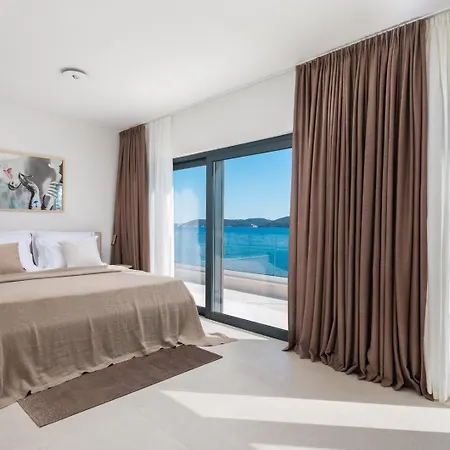 Maris -heated Pool,sauna,first Row Sea *