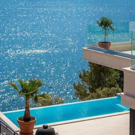 Maris -heated Pool,sauna,first Row Sea * Kuciste