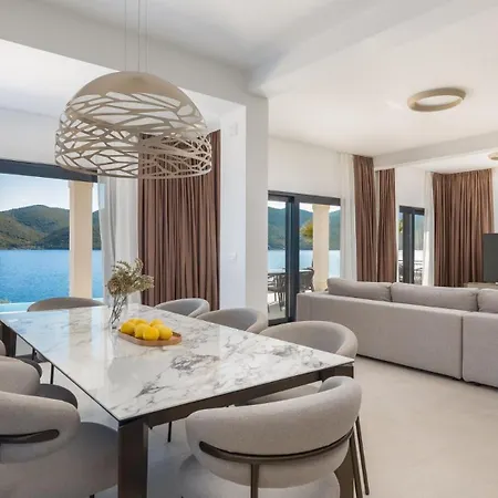 Maris -heated Pool,sauna,first Row Sea Villa Kuciste