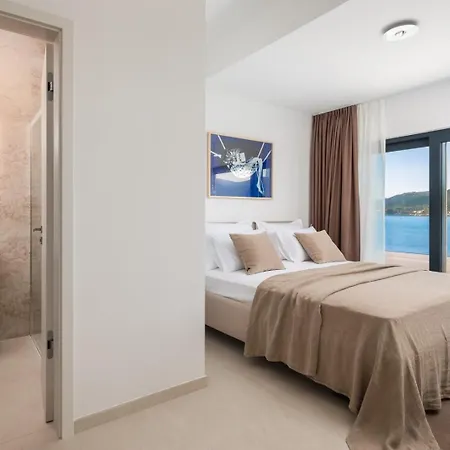 Vila Maris -heated Pool,sauna,first Row Sea *