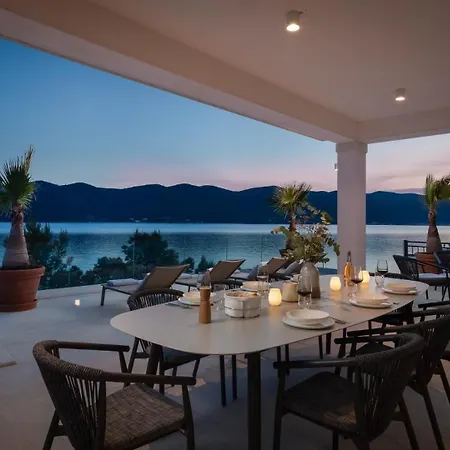 Maris -heated Pool,sauna,first Row Sea * Kuciste