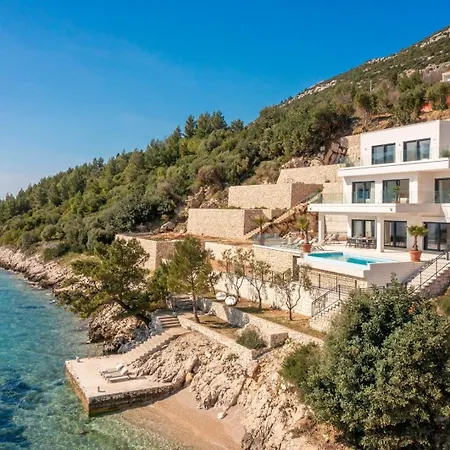 Villa Maris -heated Pool,sauna,first Row Sea *