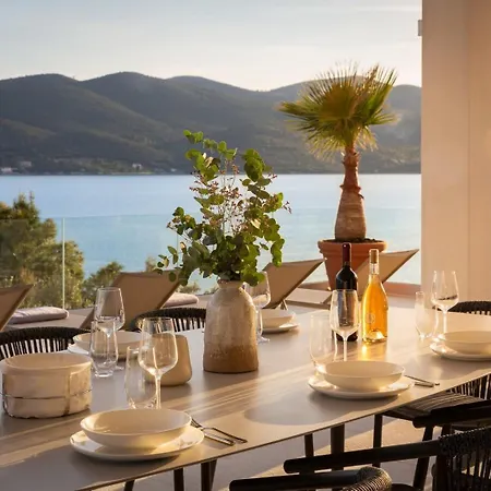 Maris -heated Pool,sauna,first Row Sea