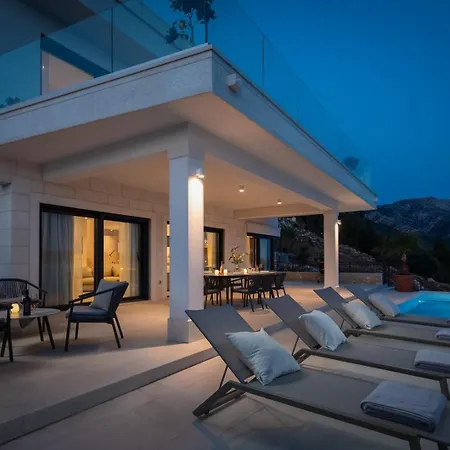 Maris, 5m Sea Beach, Heated Pool, Sauna Villa Kučište