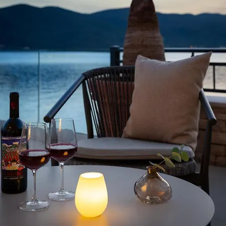 Villa Maris -heated Pool,sauna,first Row Sea *