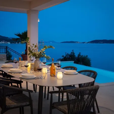 Maris -heated Pool,sauna,first Row Sea Vila Kuciste