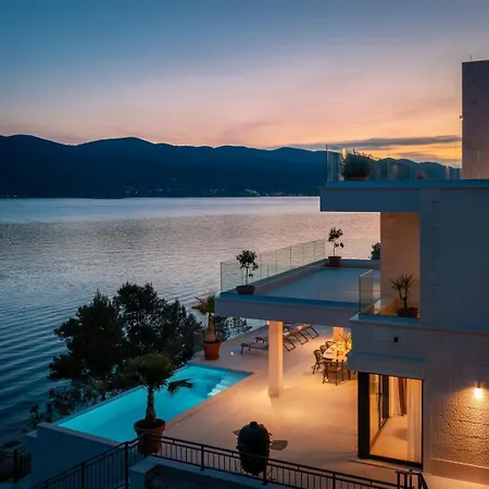 Maris -heated Pool,sauna,first Row Sea * Kuciste