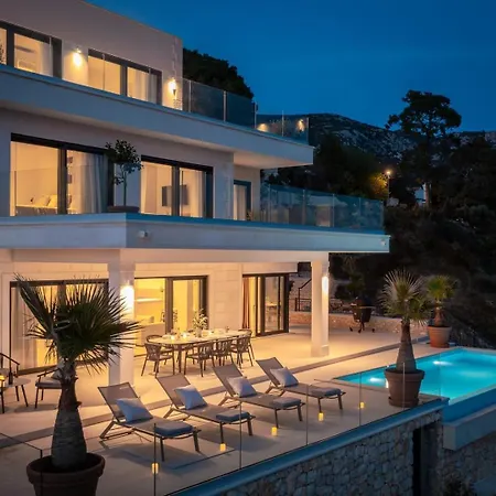 Maris -heated Pool,sauna,first Row Sea *