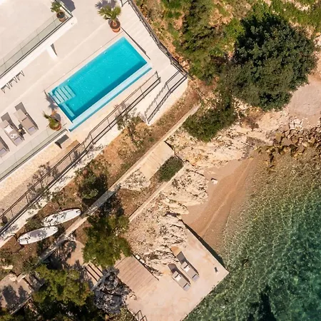 Maris -heated Pool,sauna,first Row Sea * Kuciste