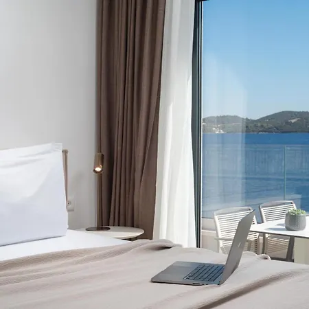 Maris -heated Pool,sauna,first Row Sea