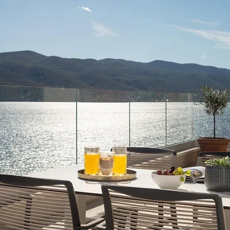 Maris -heated Pool,sauna,first Row Sea Kuciste