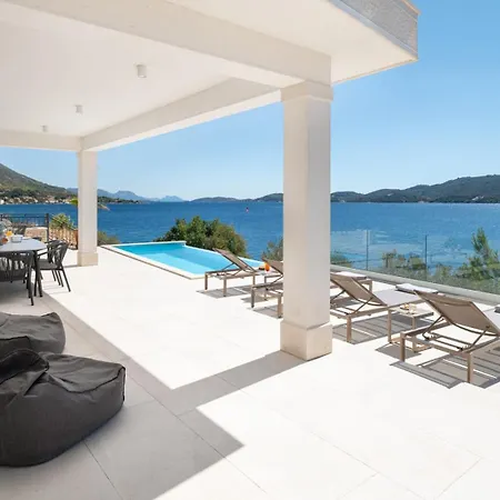 Maris -heated Pool,sauna,first Row Sea Kuciste