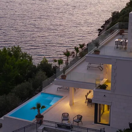 Villa Maris -heated Pool,sauna,first Row Sea