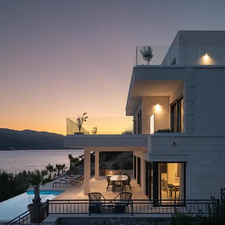 Maris -heated Pool,sauna,first Row Sea Villa