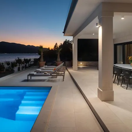 Maris -heated Pool,sauna,first Row Sea * Kuciste