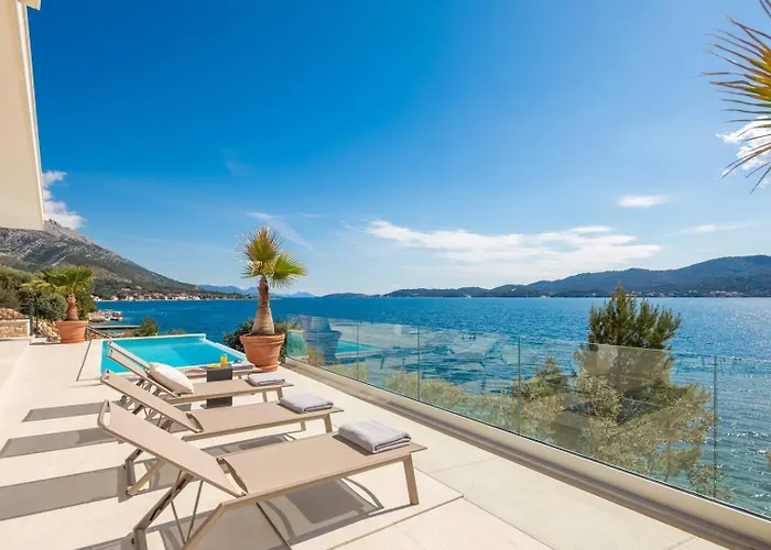 Maris -heated Pool,sauna,first Row Sea * Kuciste