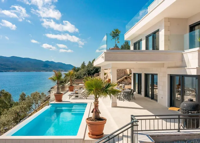 Maris -heated Pool,sauna,first Row Sea Βίλα