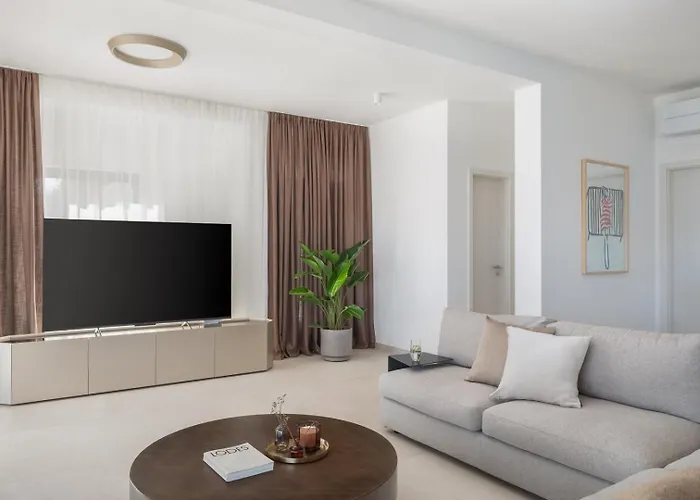 Βίλα Maris -heated Pool,sauna,first Row Sea Kuciste