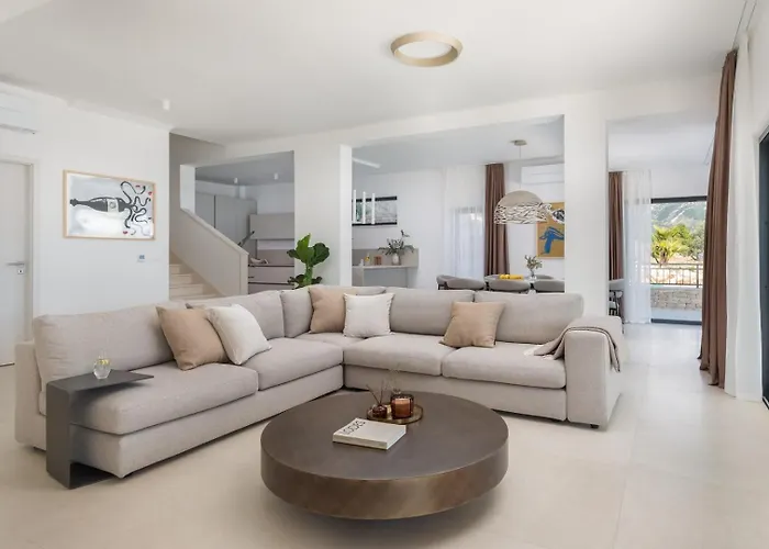 Maris -heated Pool,sauna,first Row Sea *