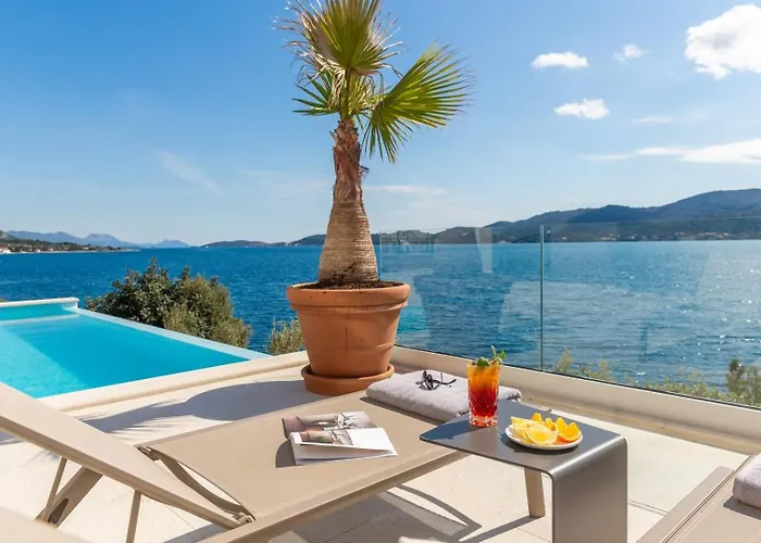 Maris -heated Pool,sauna,first Row Sea Βίλα Kuciste