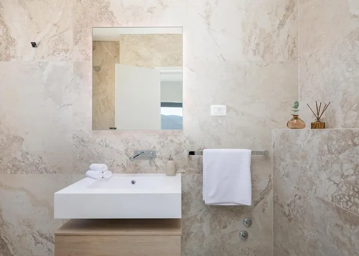 Maris -heated Pool,sauna,first Row Sea