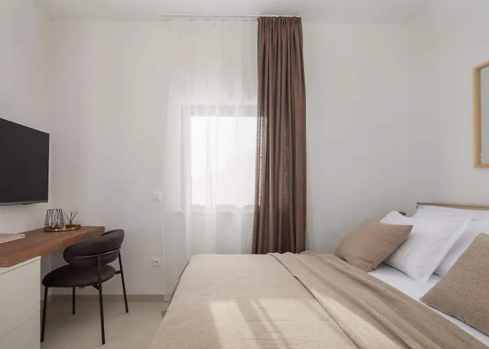 Maris -heated Pool,sauna,first Row Sea