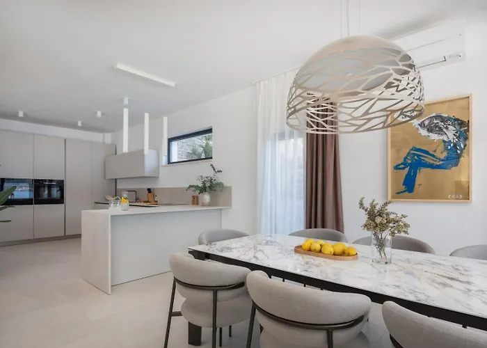 Maris -heated Pool,sauna,first Row Sea Kuciste