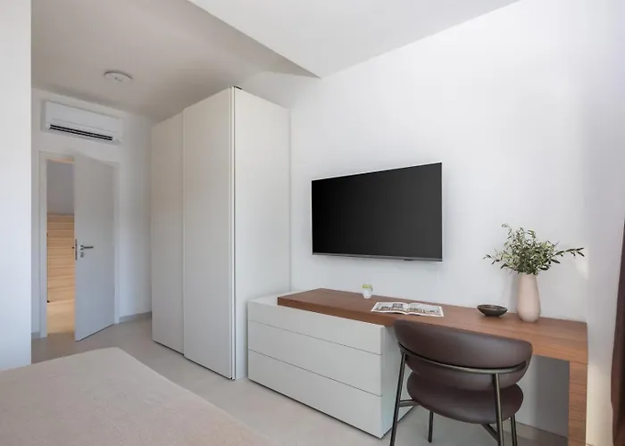 Βίλα Maris -heated Pool,sauna,first Row Sea Kuciste