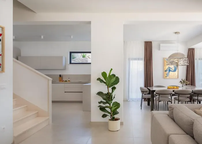 Maris -heated Pool,sauna,first Row Sea Kuciste