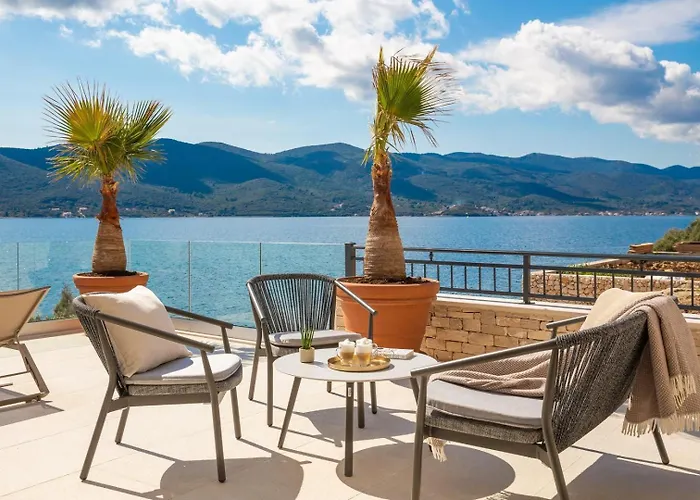 Maris -heated Pool,sauna,first Row Sea *