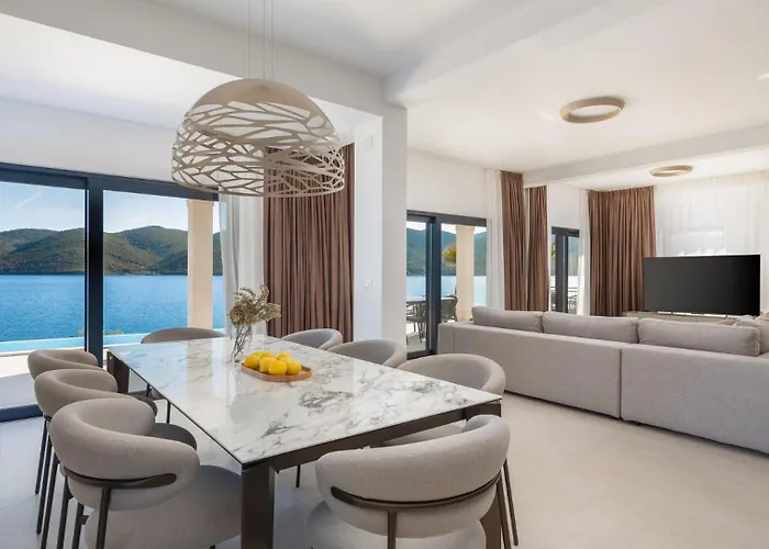 Maris -heated Pool,sauna,first Row Sea Βίλα Kuciste