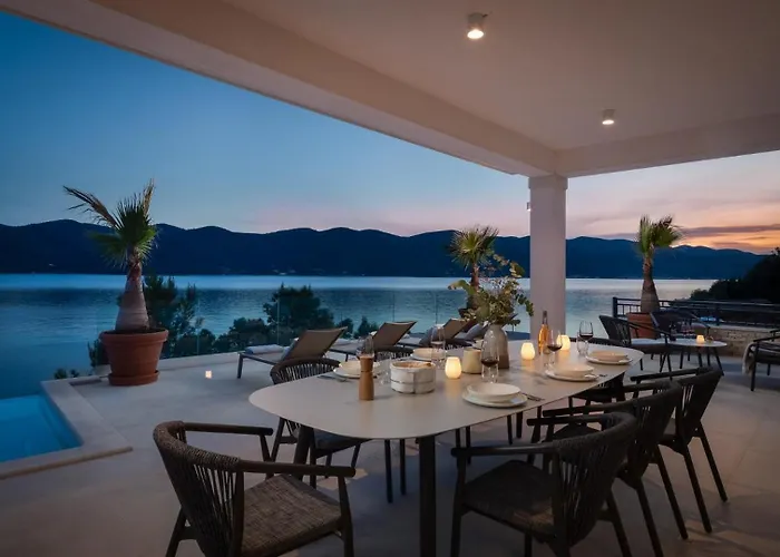 Maris -heated Pool,sauna,first Row Sea * Kuciste