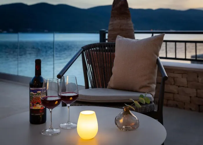 Βίλα Maris -heated Pool,sauna,first Row Sea *