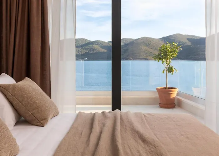 Maris -heated Pool,sauna,first Row Sea Βίλα Kuciste