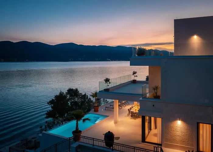 Maris -heated Pool,sauna,first Row Sea * Kuciste