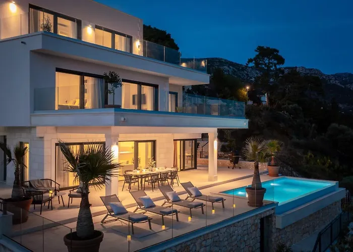 Maris -heated Pool,sauna,first Row Sea *